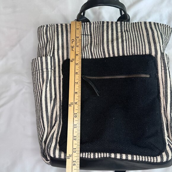 Universal Thread Utility Style Square Backpack - Picture 5 of 10